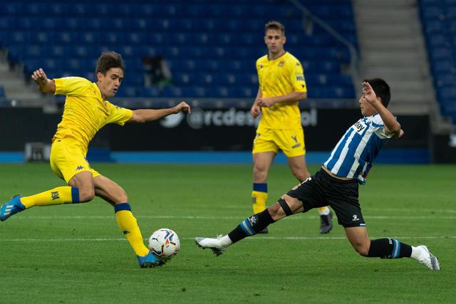 浓眉伤退詹姆斯三双 湖人大胜猛龙主场5连胜